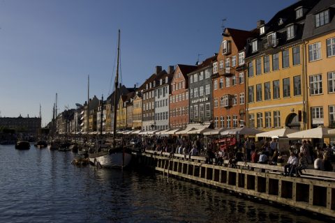 Especially during summer Nyhavn is the perfect place to end a long day. Have dinner at one of the cosy restaurants or do like the locals and buy a beer from a nearby store and rest your feet at the quayside.